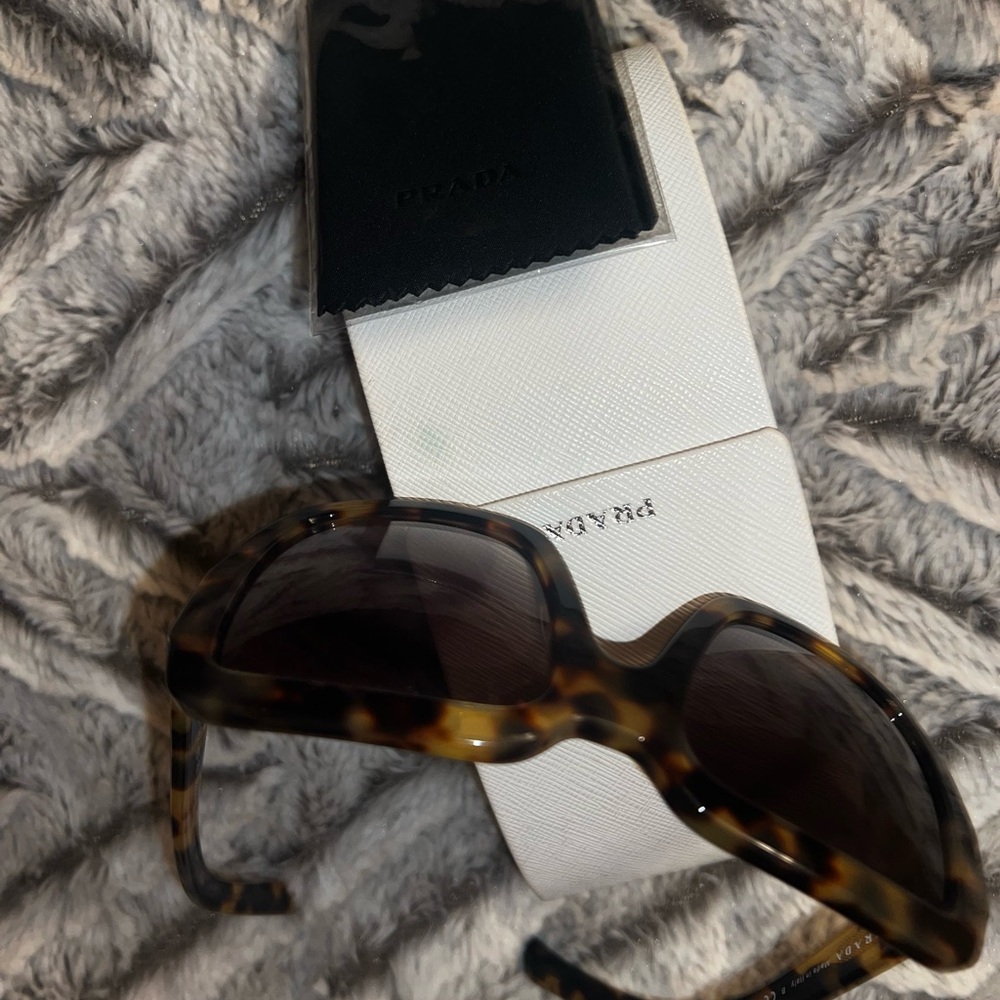 Prada Sunglassez